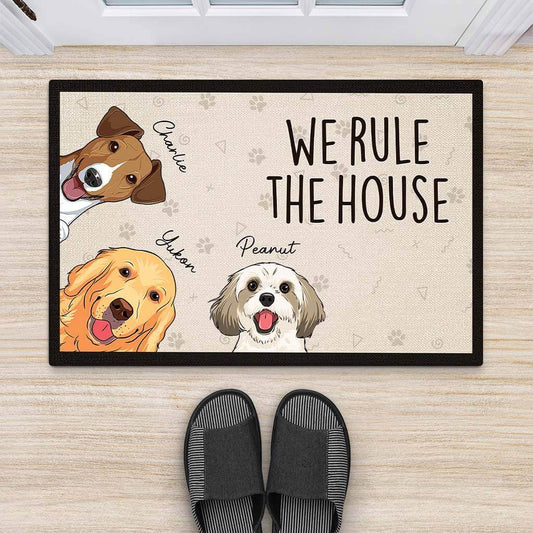 1662DUK2 we rule the house doormat funny personalised gifts for dog lovers