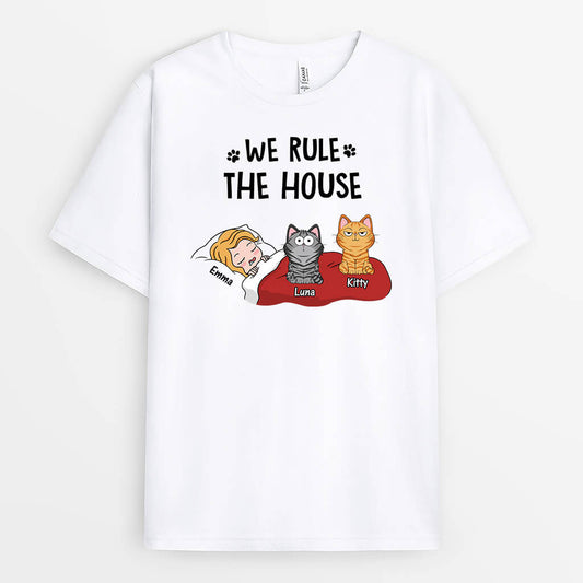 3195AUK1 we rule the house woman sleeping with cat personalised t shirt for cat lovers