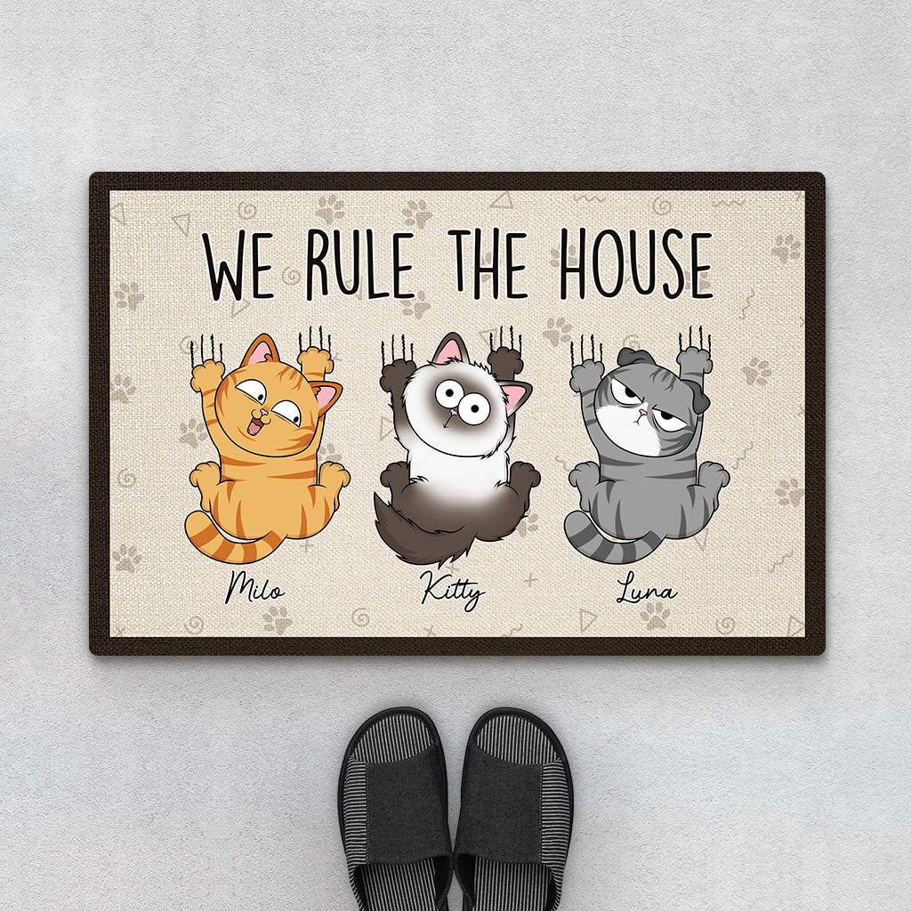 3202DUK1 we rule the house funny cats doormat custom gifts for cat lovers uk