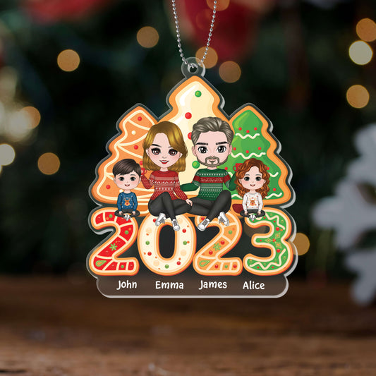 1637OUK2 personalised family sitting christmas tree cake ornament