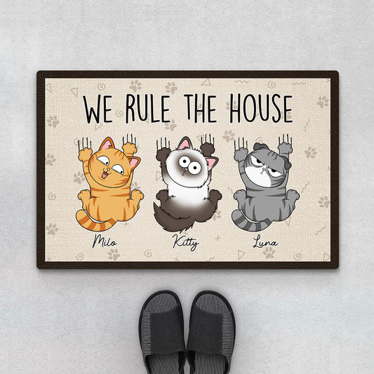 3202DUK1 we rule the house funny cats doormat  custom gifts for cat lovers uk